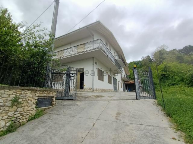 Locale in affitto di 183 m² in Via Fontana