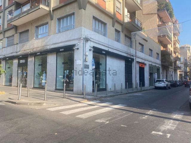 Locale in affitto di 183 m² in Via Monfalcone, 1