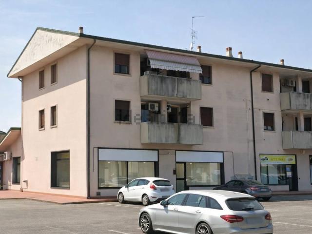 Locale in affitto di 185 m² in Via C. Battisti, 3