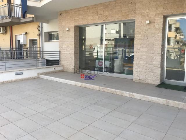 Locale in affitto di 185 m² in Via delle magnolie