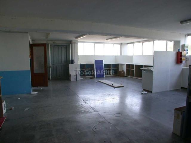 Locale in affitto di 185 m² in Viale XII Settembre, 44
