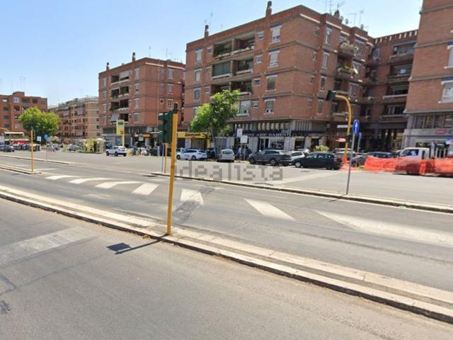 Locale in affitto di 185 m² in Piazza Pio XI, 55