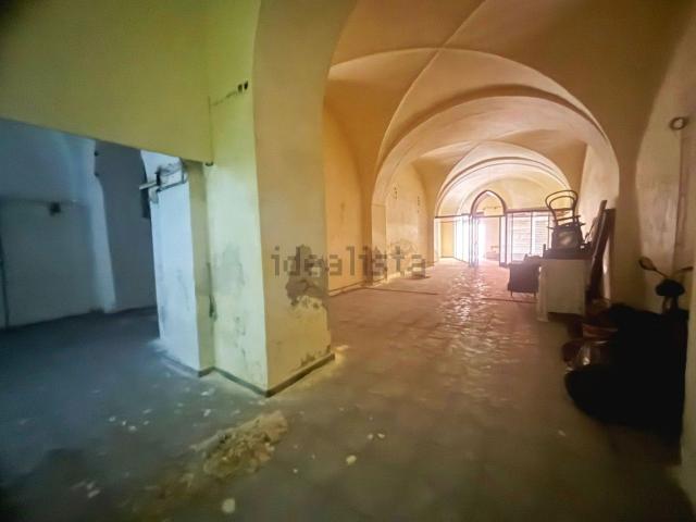Locale in affitto di 186 m²