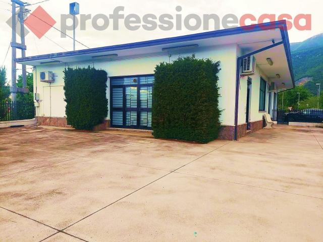 Locale in affitto di 186 m² in Via Casilina