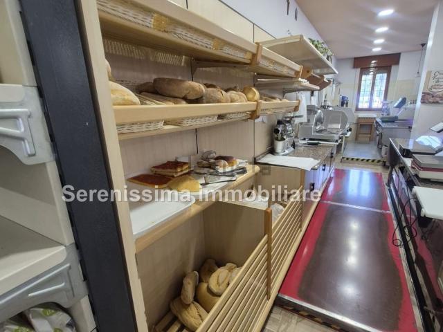 Locale in affitto di 189 m² in Corso XXI Gennaio, 108