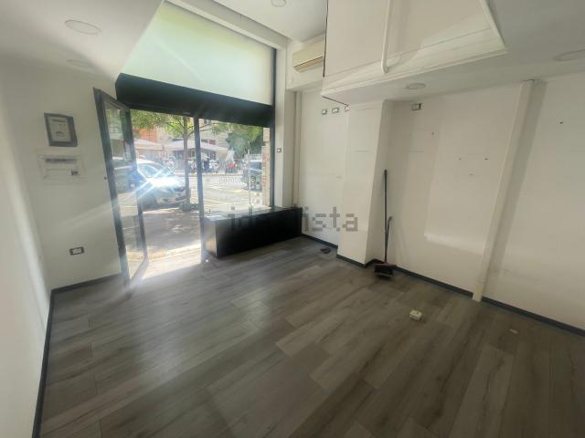 Locale in affitto di 18 m² in Via Albalonga, 32