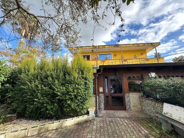 Locale in affitto di 190 m²