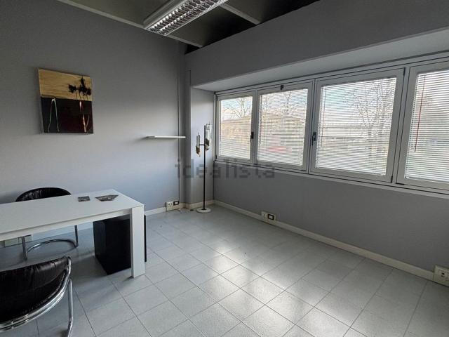 Locale in affitto di 190 m² in Via C.Nanino, 129