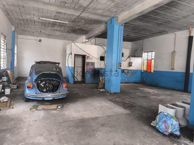 Locale in affitto di 190 m² in Via Consortile