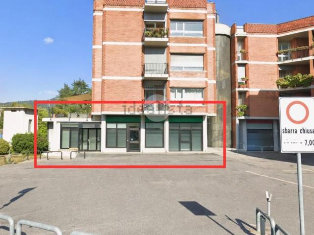 Locale in affitto di 190 m² in Via Alcide De Gasperi