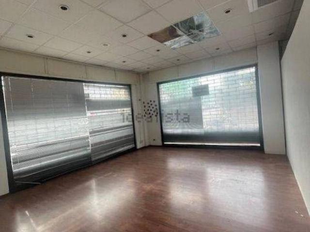 Locale in affitto di 190 m² in Via Gino Moretti, 13