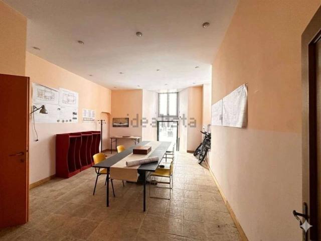 Locale in affitto di 190 m² in Via del Gesù