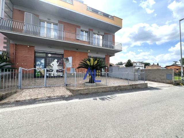 Locale in affitto di 190 m² in Via di Vermicino, 151