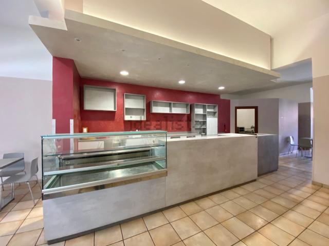 Locale in affitto di 190 m² in Via Molinetto, 2