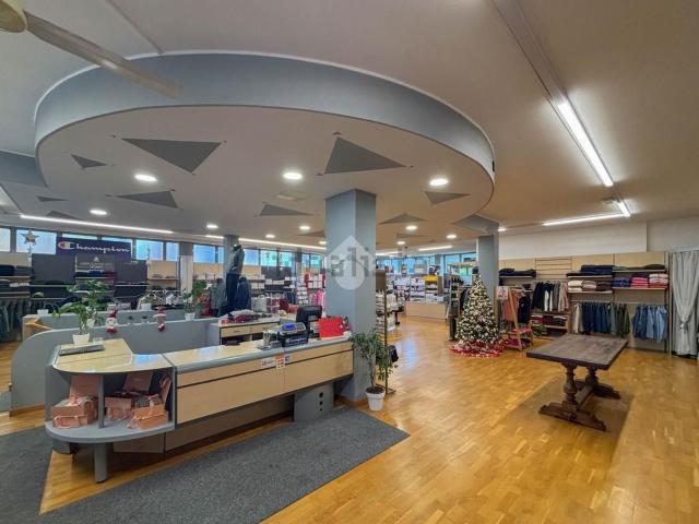 Locale in affitto di 190 m² in Via Silvio Pellico, 8