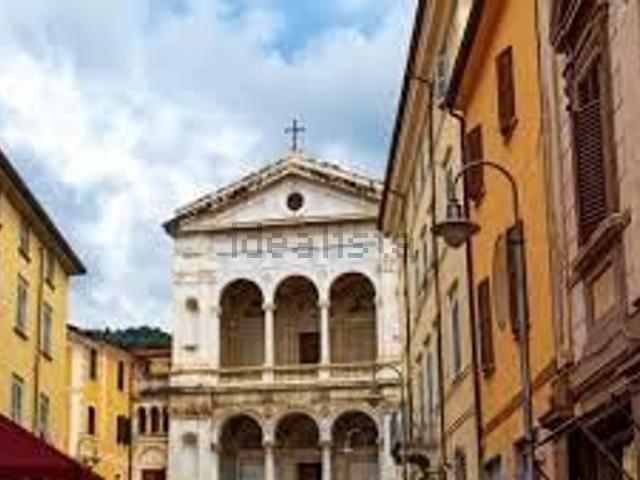 Locale in affitto di 190 m² in Viale Eugenio Chiesa