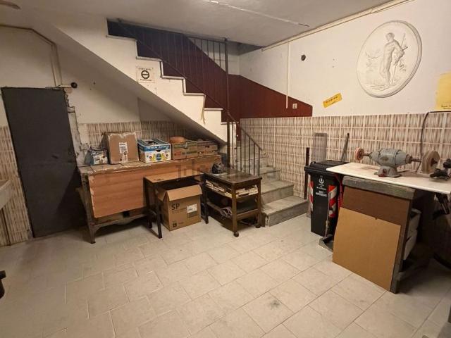 Locale in affitto di 190 m² in Corso Resina