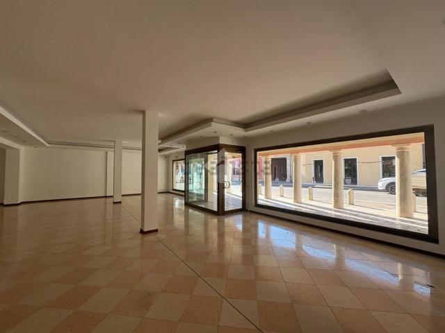 Locale in affitto di 193 m² in Via 8 9 Maggio 1848, 1848