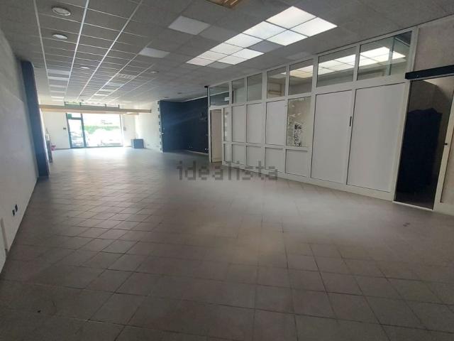 Locale in affitto di 194 m² in Via Ettore Bignone, 83