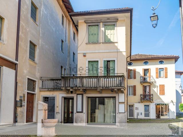 Locale in affitto di 194 m² in Via Monte Cauriol, 3