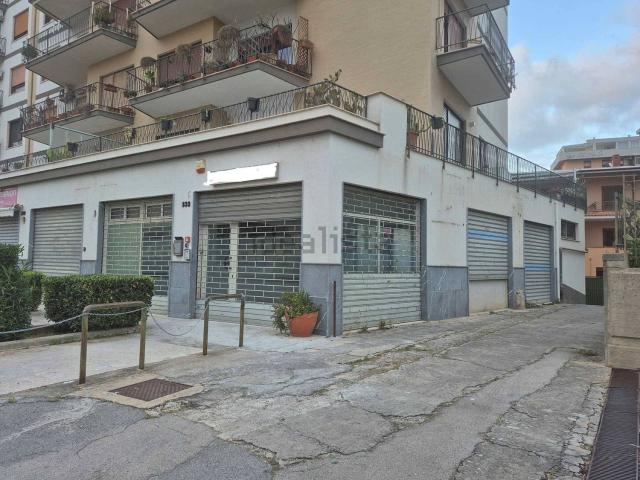 Locale in affitto di 197 m² in Viale Strasburgo