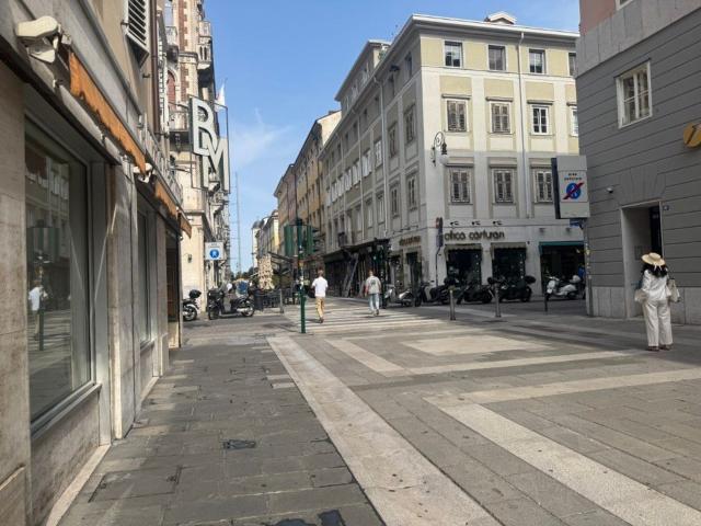 Locale in affitto di 23 m² in Via Roma