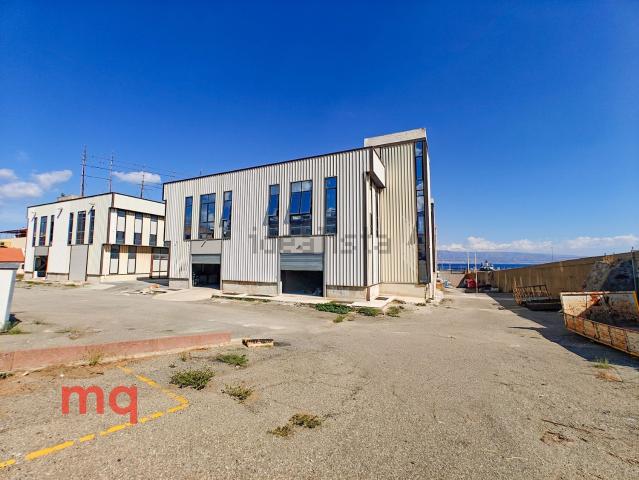 Locale in affitto di 2000 m² in Via Rotonda, 32