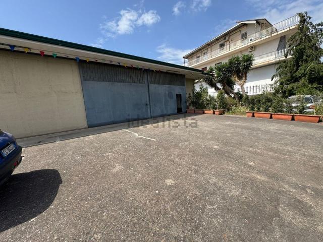 Locale in affitto di 200 m²