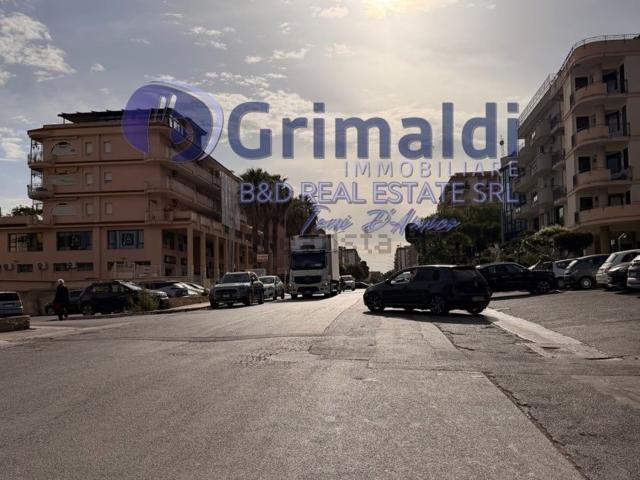Locale in affitto di 200 m²