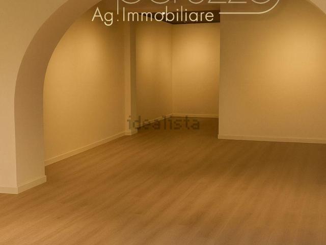 Locale in affitto di 200 m²