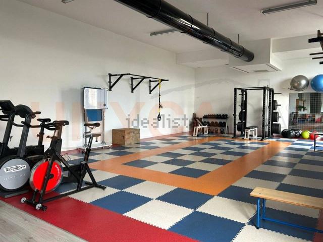 Locale in affitto di 200 m²