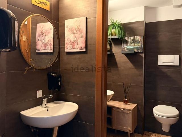 Locale in affitto di 200 m²