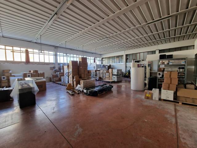 Locale in affitto di 200 m²
