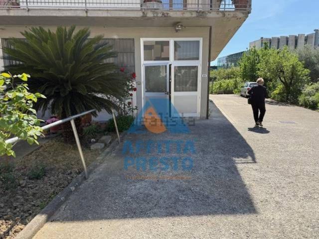 Locale in affitto di 200 m²