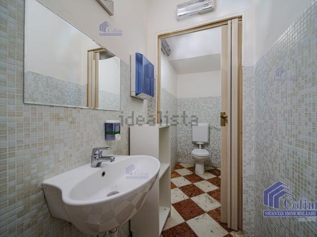 Locale in affitto di 200 m²