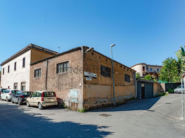 Locale in affitto di 200 m²
