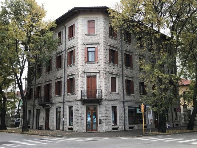 Locale in affitto di 200 m²