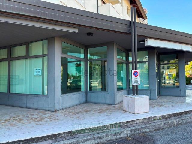 Locale in affitto di 200 m²