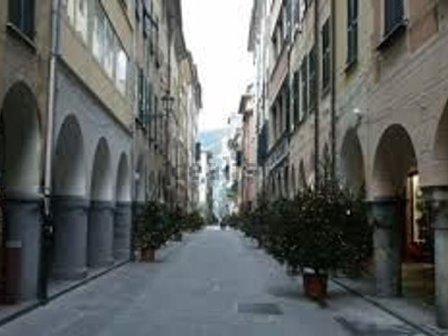 Locale in affitto di 200 m²