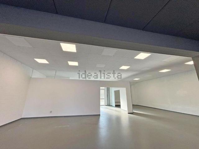 Locale in affitto di 200 m²