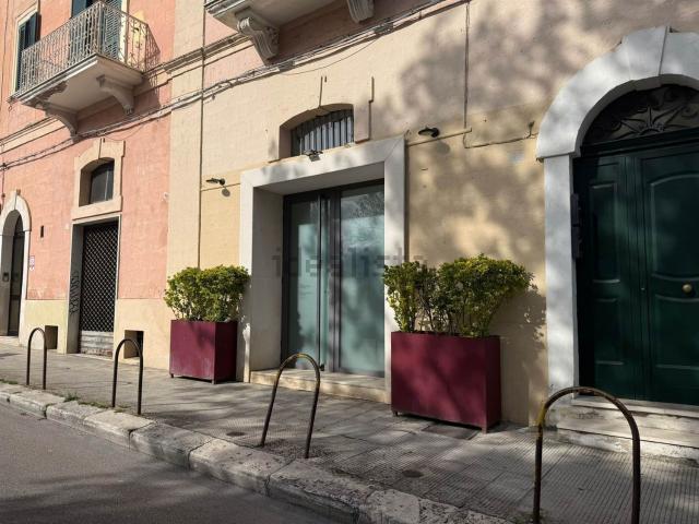 Locale in affitto di 200 m²