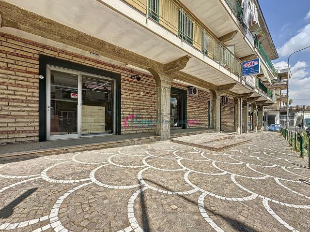 Locale in affitto di 200 m² in Via Costantinopoli