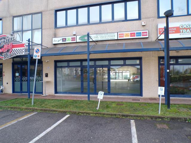 Locale in affitto di 200 m² in Via Catania, 1