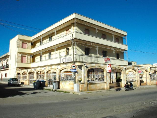 Locale in affitto di 200 m² in Via Caduti della Libertà, 1