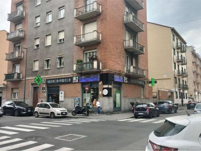 Locale in affitto di 200 m² in Via Carlo Capelli, 67