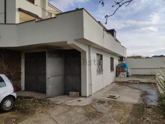 Locale in affitto di 200 m² in Via Carlo Poma