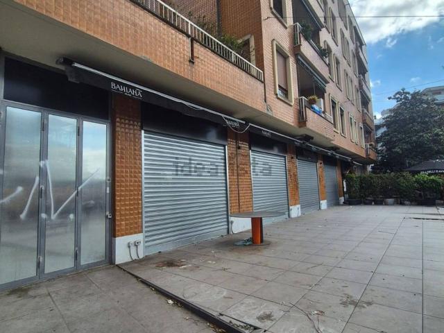 Locale in affitto di 200 m² in Via Casale
