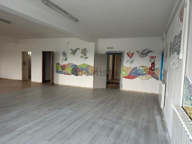Locale in affitto di 200 m² in Via Castel Belvedere