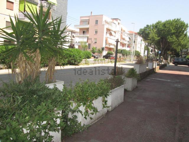 Locale in affitto di 200 m² in Via Castellamare Adriatico, 35