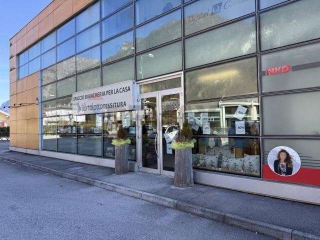 Locale in affitto di 180 m² in Via Cima I Prà, 9